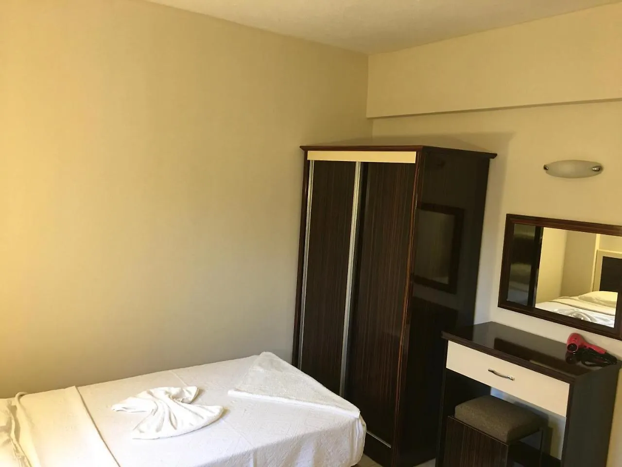 Leons Sun Village Apartments Мармарис 4*,  Турция