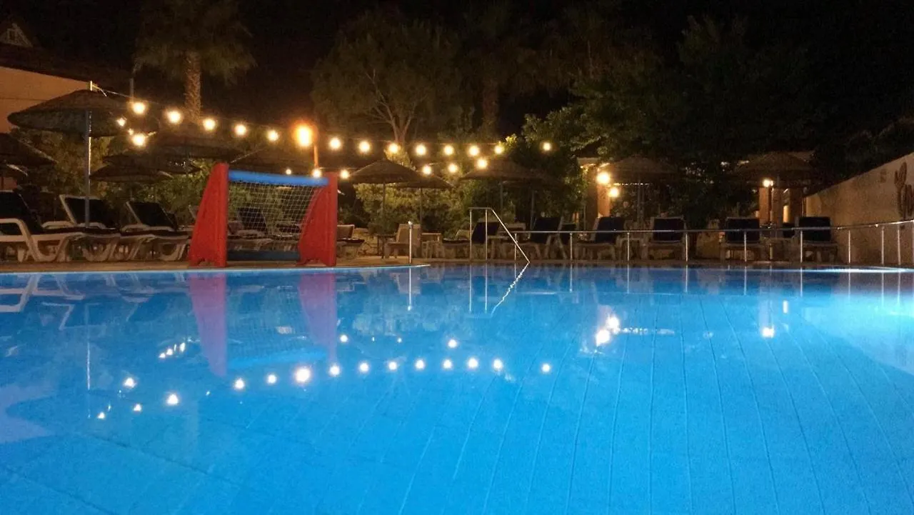 Leons Sun Village Apartments 말마리스 터키