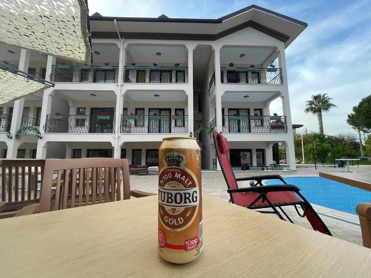 Leons Sun Village Apartments 말마리스 4*,