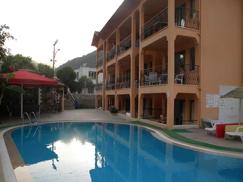 Leons Sun Village Apartments 말마리스 호텔