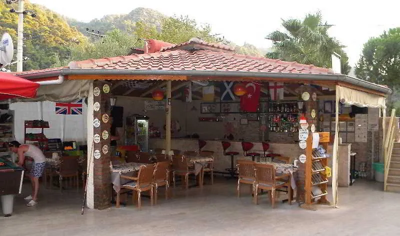Leons Sun Village Apartments 말마리스 호텔